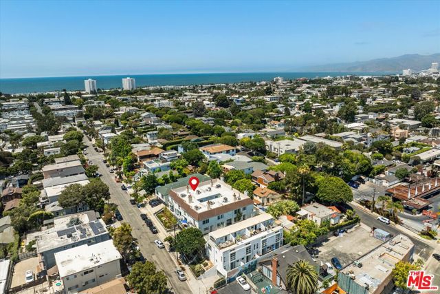 737 Pier Avenue, Santa Monica CA: https://media.crmls.org/mediaz/a0ef25b9-2baa-4250-928b-368810fd3da3.jpg