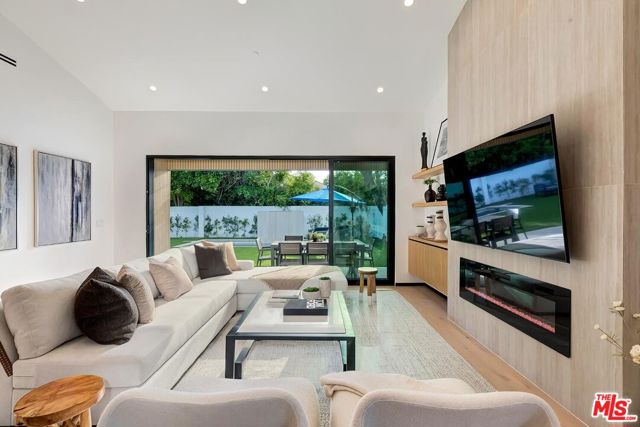 5437 Noble Avenue, Sherman Oaks CA: https://media.crmls.org/mediaz/a0ef69c7-62c7-4d62-8618-214fcfd397f3.jpg