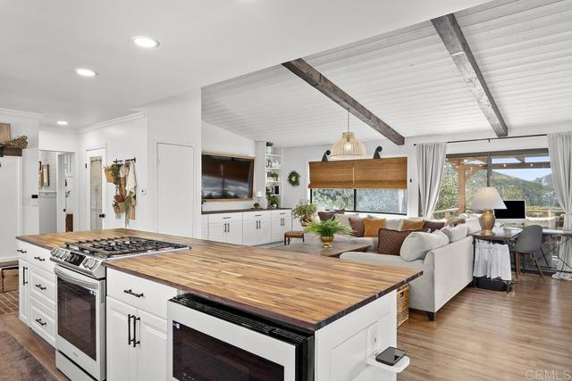 Image 25 of 64 For 8405 Foothill