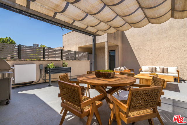 410 S Barrington Avenue, Los Angeles CA: https://media.crmls.org/mediaz/a0efd652-d7e0-47a5-a77c-06b2e55c6e76.jpg