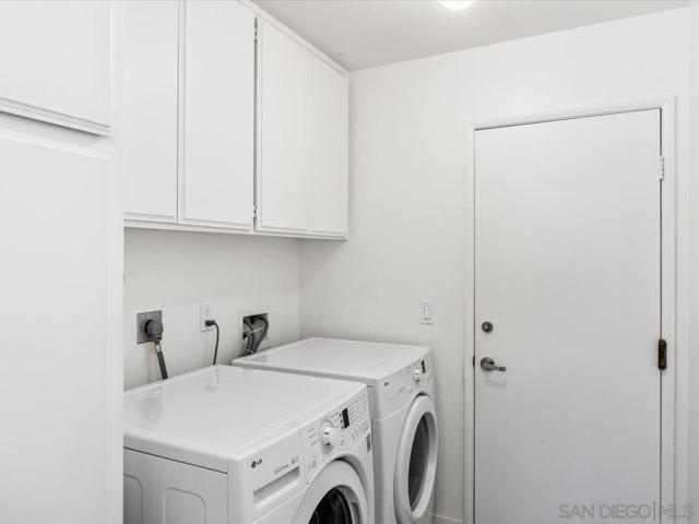 13338 Corte De Chucena, San Diego CA: https://media.crmls.org/mediaz/a0f02a2c-af66-49e0-9079-543e7debc9d0.jpg