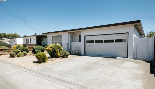 334 Oxford Street, Hayward CA: https://media.crmls.org/mediaz/a0f03a7e-c1ff-4023-a107-b082f16d0481.jpg