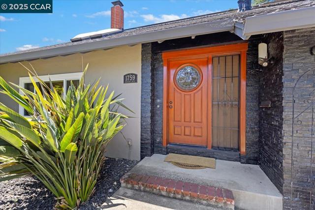 1759 Crescent Dr, Walnut Creek CA: https://media.crmls.org/mediaz/a0f06cf3-2ec4-4b01-88d2-1cd9267cfb69.jpg
