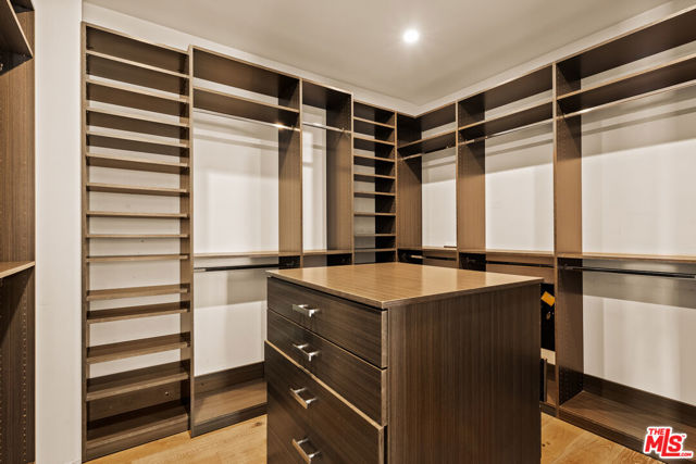 5062 Woodley Avenue, Encino CA: https://media.crmls.org/mediaz/a0f0d7de-5bc7-468e-97bd-b6f7b7d1d2d4.jpg