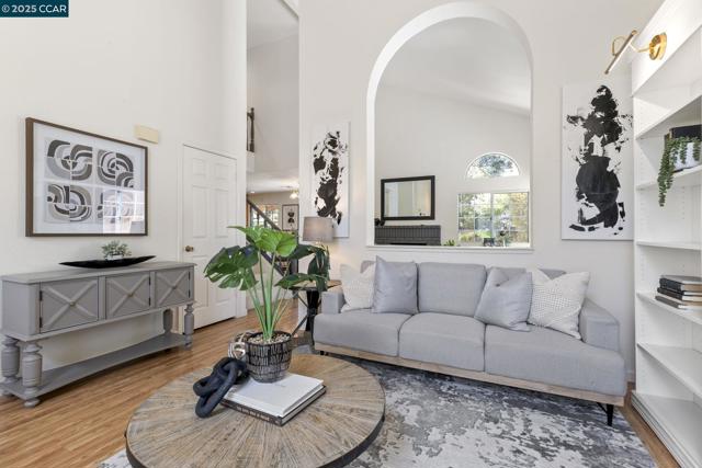 1015 Hidden Oak Ct, Concord CA: https://media.crmls.org/mediaz/a0f157e8-898e-4b03-a824-db6c9d553d27.jpg