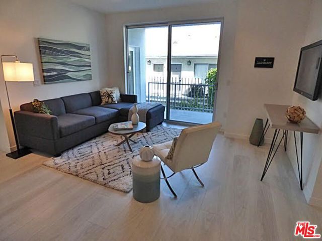 1526 ARMACOST Avenue, Los Angeles CA: https://media.crmls.org/mediaz/a0f15ff5-e7c2-4abf-af68-1fba43d456c2.jpg