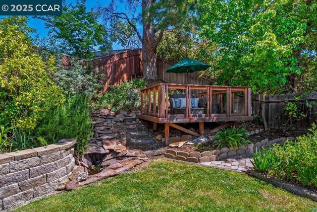 21 Mirango Ct, Clayton CA: https://media.crmls.org/mediaz/a0f31e49-ae34-47a3-b808-70e14119c96e.jpg