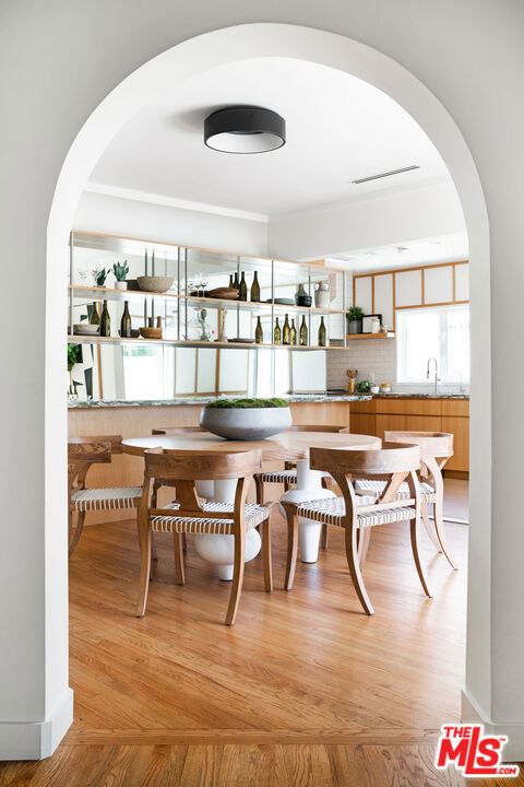 363 N Kings Road, Los Angeles CA: https://media.crmls.org/mediaz/a0f327f4-e839-49c8-82ee-db554092bcb2.jpg
