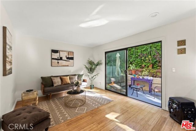 4227 Freedom Drive, Calabasas CA: https://media.crmls.org/mediaz/a0f338f5-2747-480d-aec1-cf13fff5f0c6.jpg