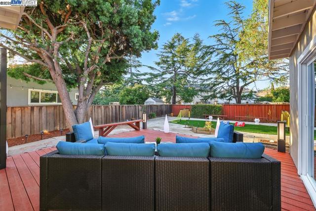 30456 Hoylake St, Hayward CA: https://media.crmls.org/mediaz/a0f47bd0-cce0-4ef8-97c6-727858251144.jpg