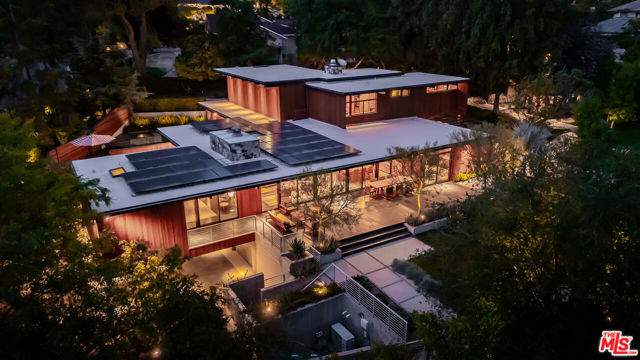 5228 Escalante Drive, La Canada Flintridge CA: https://media.crmls.org/mediaz/a0f4c070-5d4c-498b-8f46-a3087176d123.jpg