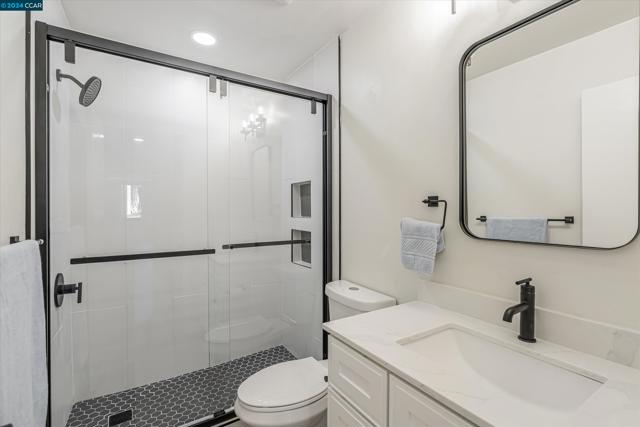 Image 19 of 27 For 303 Adams St  206