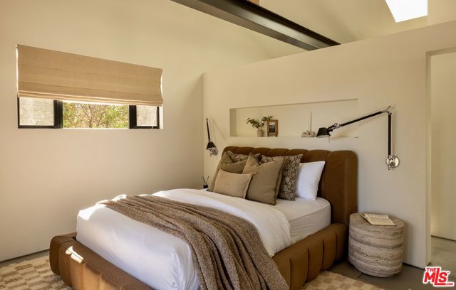 28036 Sea Lane Drive, Malibu CA: https://media.crmls.org/mediaz/a0f57596-7174-4989-a850-c6b82a40d2e2.jpg