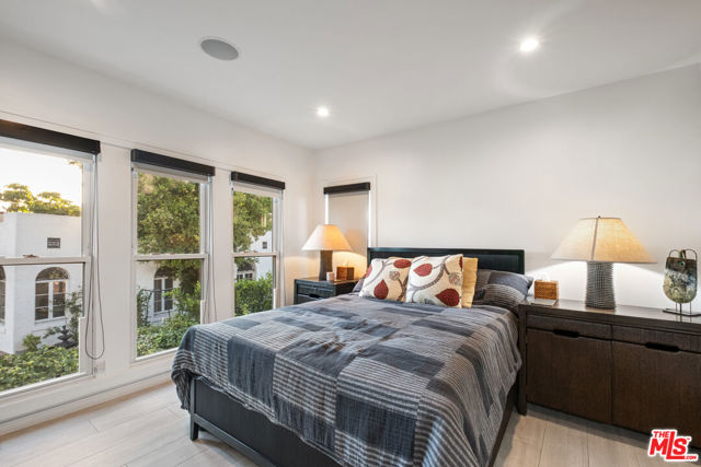 6801 Iris Circle, Los Angeles CA: https://media.crmls.org/mediaz/a0f5980f-3435-445c-a952-0c38402236d3.jpg