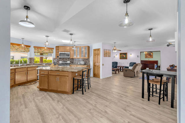 74554 Stage Line Drive, Thousand Palms CA: https://media.crmls.org/mediaz/a0f5ab60-daee-4c38-8f21-23444b74d5ea.jpg