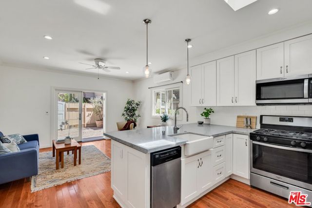 1709 Buckingham Road, Los Angeles CA: https://media.crmls.org/mediaz/a0f5b0ab-a398-48d1-99a8-09b52d2b0162.jpg
