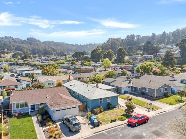 847 Arguello Boulevard, Pacifica CA: https://media.crmls.org/mediaz/a0f5c9ca-7902-48d6-aad3-608a6e304228.jpg