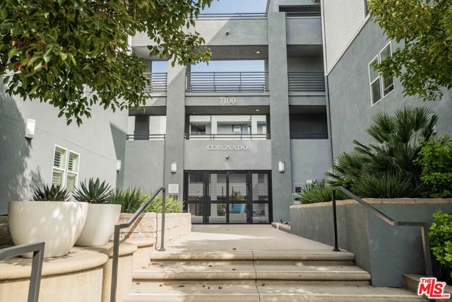 Image 29 of 43 For 7100 Playa Vista Drive 404