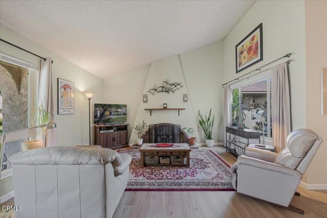 Detail Gallery Image 3 of 39 For 550 Holly Ave, Oxnard,  CA 93036 - 3 Beds | 2 Baths