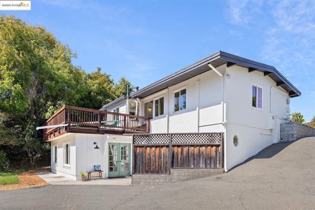 2871 Stephen Dr, Richmond CA: https://media.crmls.org/mediaz/a0f70c95-cfeb-480b-bcdd-5c61437747ab.jpg