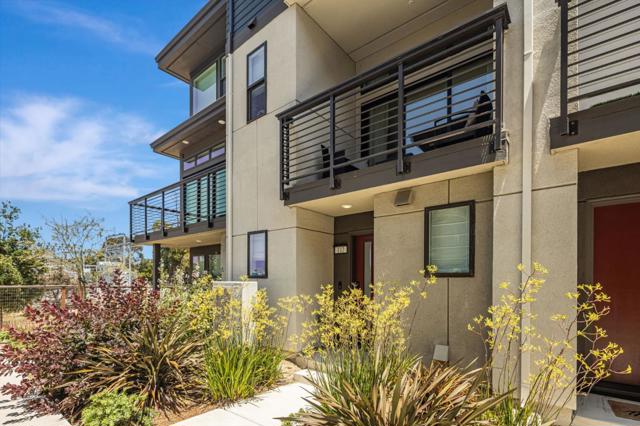 112 Waters Park Circle, San Mateo CA: https://media.crmls.org/mediaz/a0f74654-8e82-4536-9f73-e06d341a4d23.jpg