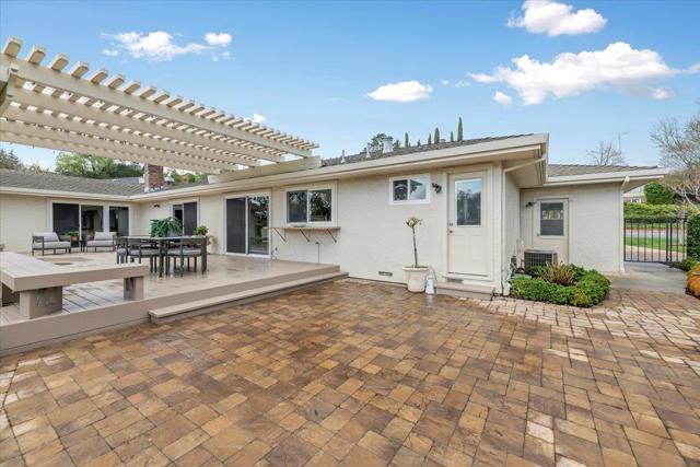 6692 Leyland Park Drive, San Jose CA: https://media.crmls.org/mediaz/a0f771dd-d529-43bf-9bad-d343a48d9718.jpg