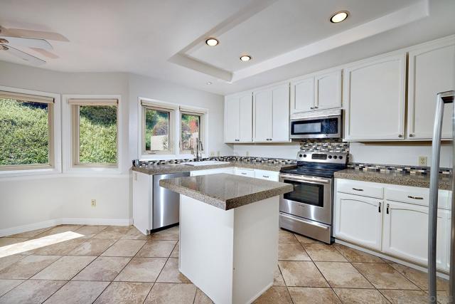 13059 Caminito Vilos, San Diego CA: https://media.crmls.org/mediaz/a0f8b7cc-b2df-48a4-acfc-8e394e37c08f.jpg