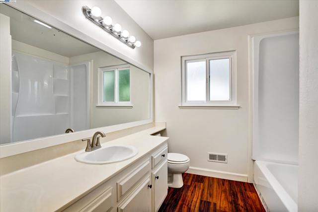 3432 Barmouth Dr, Antioch CA: https://media.crmls.org/mediaz/a0f93318-cfcf-4c20-a6b6-b03bf9e4376f.jpg