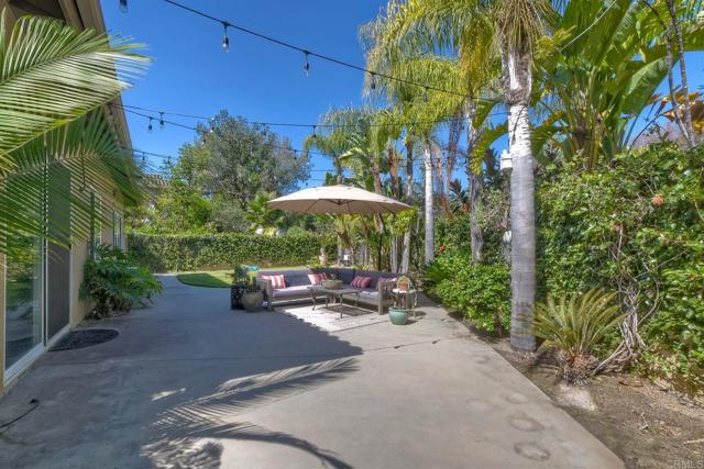 Detail Gallery Image 4 of 30 For 1701 Hilo Dr, Vista,  CA 92081 - 3 Beds | 2/1 Baths