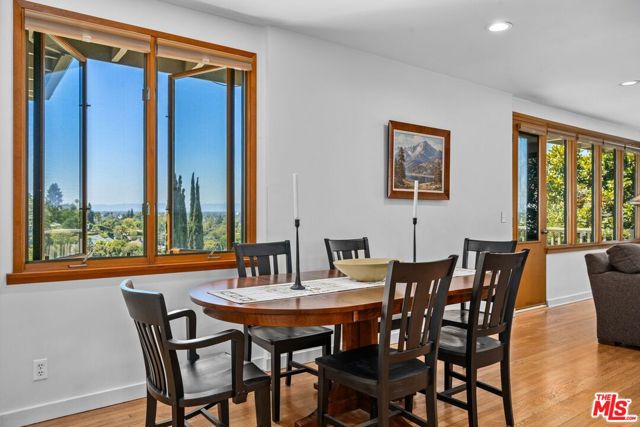 13201 Cheltenham Drive, Sherman Oaks CA: https://media.crmls.org/mediaz/a0fa1983-a321-47ec-8c09-4f62d7216456.jpg