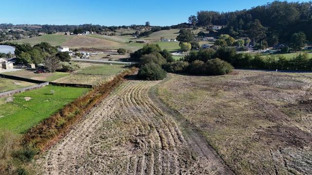 10706 Country Meadows Road, Salinas CA: https://media.crmls.org/mediaz/a0fa4e22-f63f-4195-a110-34ee4436da69.jpg