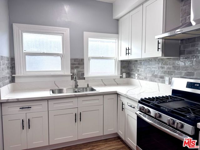 1151 E 15th Street, Long Beach CA: https://media.crmls.org/mediaz/a0fafdae-bc01-4ac0-82a3-a469447639e1.jpg