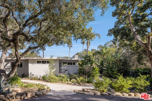 1009 Holly Road photo 3