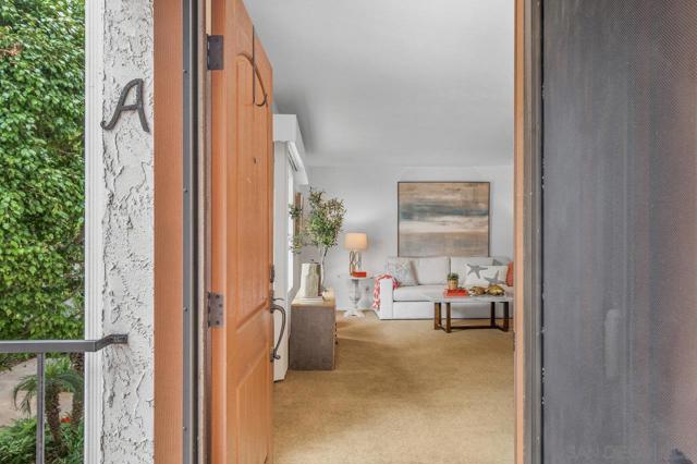 835 E Ave, Coronado CA: https://media.crmls.org/mediaz/a0fb0c48-1473-4336-bfc4-e7cad54d7857.jpg