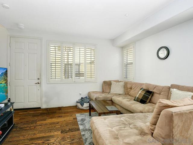 7725 El Cajon Blvd, La Mesa CA: https://media.crmls.org/mediaz/a0fb1c4c-0605-4232-be0c-3968aa064b55.jpg