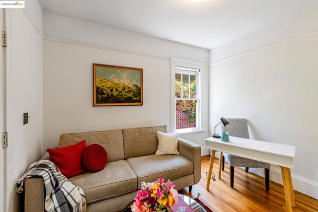 6108 Hillegass Ave, Oakland CA: https://media.crmls.org/mediaz/a0fbb828-5884-42a6-b249-08ef596578a3.jpg