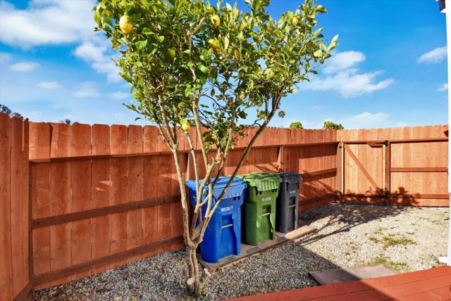 17 Pepperwood Way, Soquel CA: https://media.crmls.org/mediaz/a0fbdd58-584f-4b9a-a727-373ad05d1ba8.jpg