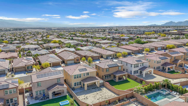 35469 Cortesia Way, Palm Desert CA: https://media.crmls.org/mediaz/a0fc3c60-9349-43fd-9c2a-080cb224018b.jpg