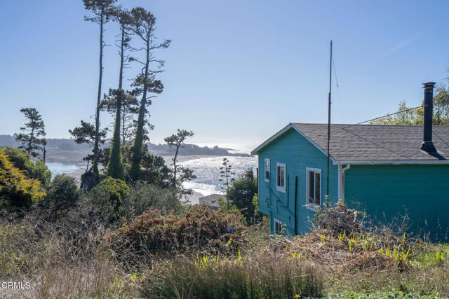 Detail Gallery Image 10 of 27 For 38882 Honey Run Ln, Gualala,  CA 95445 - 1 Beds | 1 Baths