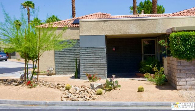 1533 N Sunflower Court, Palm Springs CA: https://media.crmls.org/mediaz/a0fc935e-fe58-4bb2-8a97-5a834105adb2.jpg