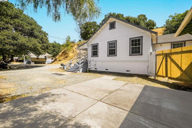 75 Kilkare Rd, Sunol CA: https://media.crmls.org/mediaz/a0fdfa93-f4c3-4c71-9139-ecd44a0dbdae.jpg