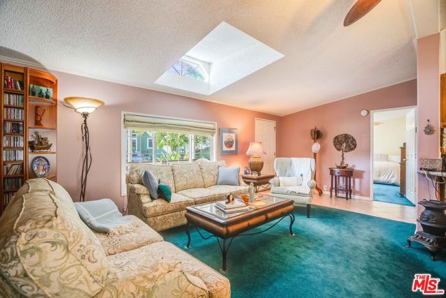 1111 Cherokee, Topanga CA: https://media.crmls.org/mediaz/a0fe76b3-3779-4f22-9b16-83c72d729577.jpg