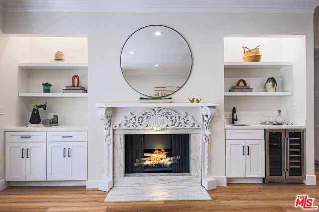 133 S Oakhurst Drive, Beverly Hills CA: https://media.crmls.org/mediaz/a0ff22a6-1d8f-4ae6-a807-bd10670e8eb9.jpg