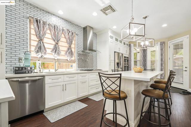 2532 Crystal Way, Antioch CA: https://media.crmls.org/mediaz/a0ff8169-a197-4322-a6a9-3ecb2023a285.jpg