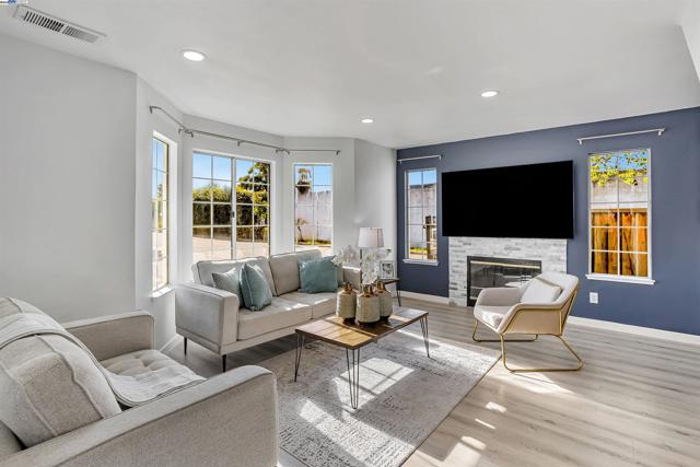 427 Summerwood Dr, Fremont CA: https://media.crmls.org/mediaz/a0ff8c9a-d141-4ee4-8ffb-23f843d33d46.jpg