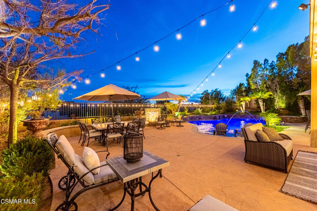 https://media.crmls.org/mediaz/a10003d2-22cd-4d43-a791-d6316c311547.jpg?preset=X-Large
