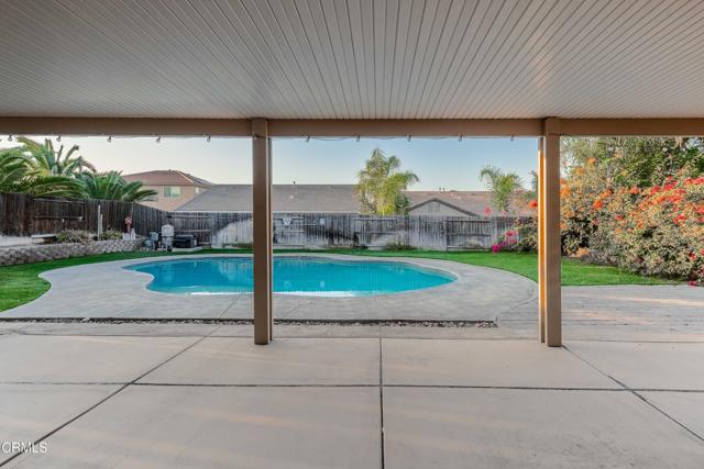 10909 Rainwater Lane, Bakersfield CA: https://media.crmls.org/mediaz/a1006253-36b9-4563-8fb1-87c1ed96e781.jpg