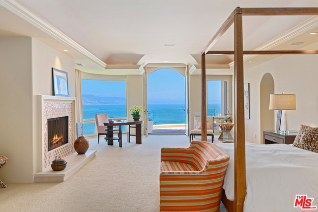 28808 Cliffside Drive, Malibu CA: https://media.crmls.org/mediaz/a10074f1-74d7-4997-8a1a-abf8cc2d9b00.jpg