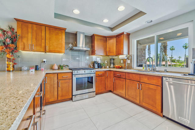32 Presidio Place, Palm Desert CA: https://media.crmls.org/mediaz/a100c9bc-8aaa-4848-a4ba-0dbd00a38daa.jpg
