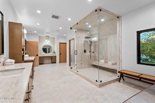 4199 Woodlane Court, Westlake Village CA: https://media.crmls.org/mediaz/a100eb7f-fb0b-46b4-9269-099410fdc976.jpg